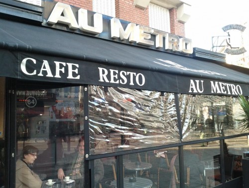 Au Métro Pernety